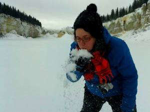 En train de tester la neige des TNO qui n'est pas pareille que celle du Québec!! C'est super sec là-bas.